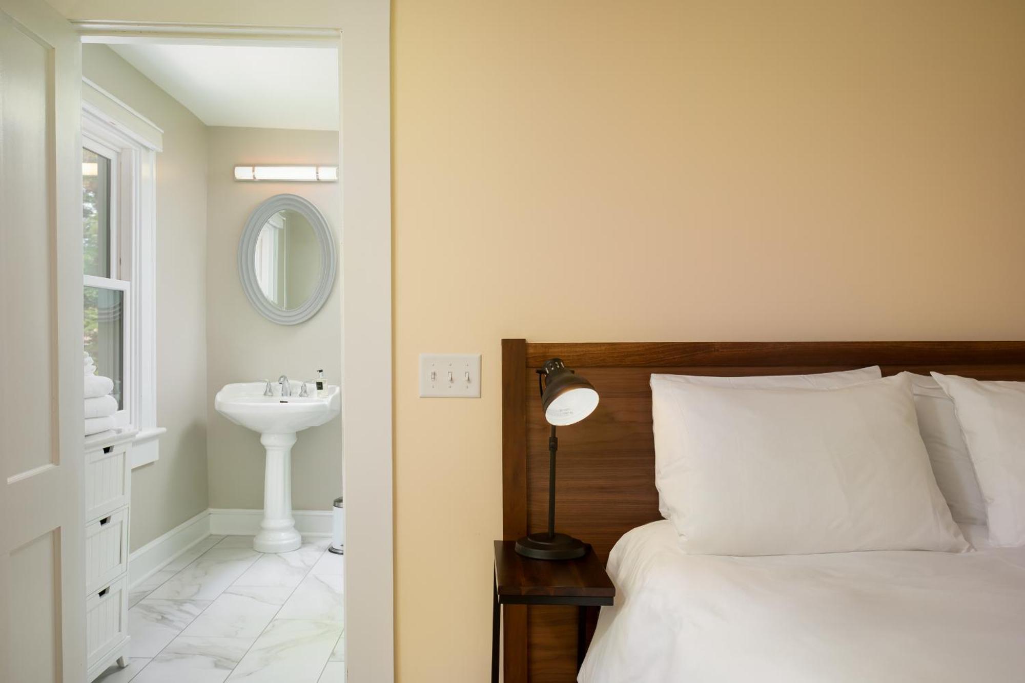 Lakehouse Inn Lee Rom bilde