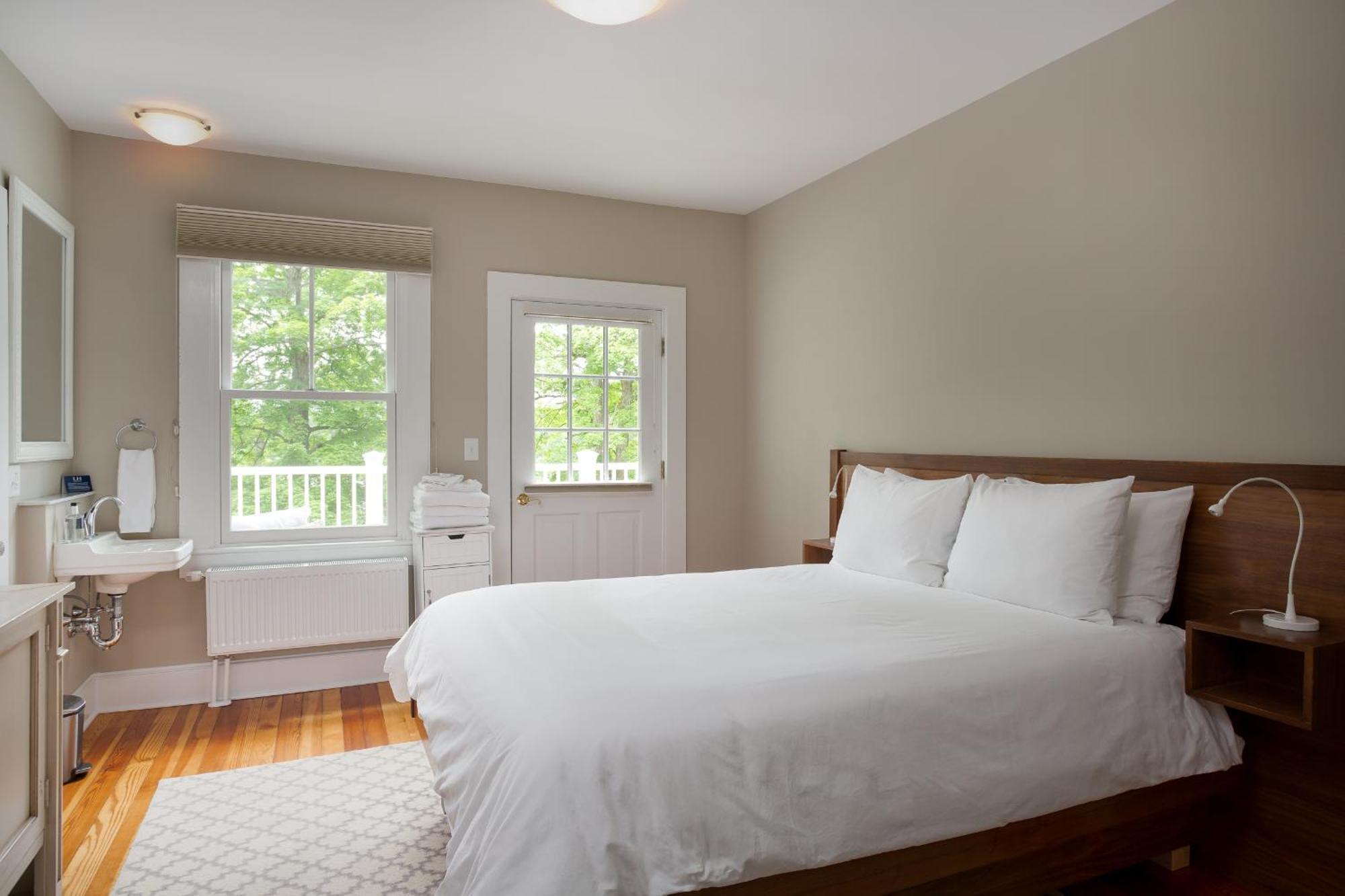 Lakehouse Inn Lee Rom bilde